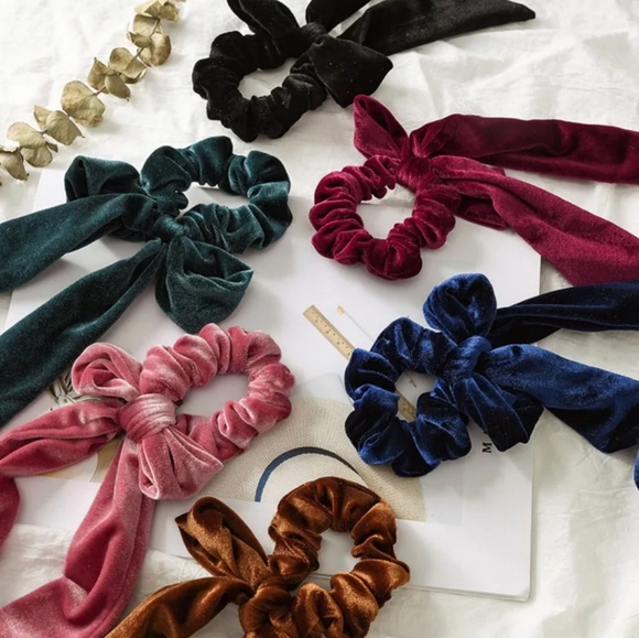 Allison Velvet Hair Bow - Black - Picture 4 of 9